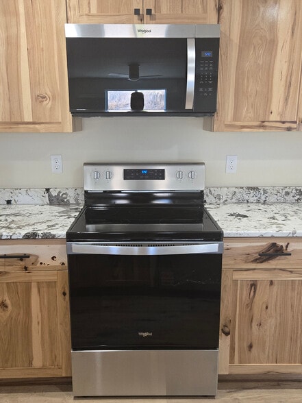 Electric Flat-top Whirlpool Range and Microwave - 1408 Edington Ave