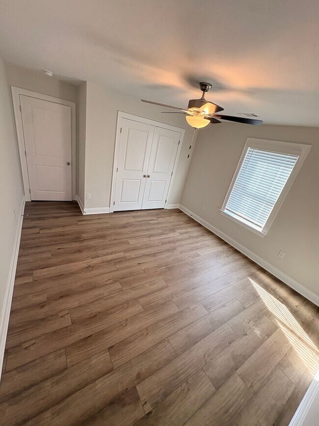 Building Photo - 104 Alva Ct