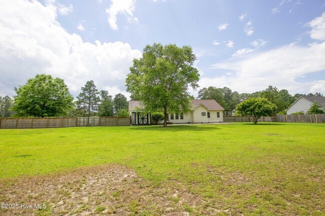 Building Photo - 102 Willow Creek Ln