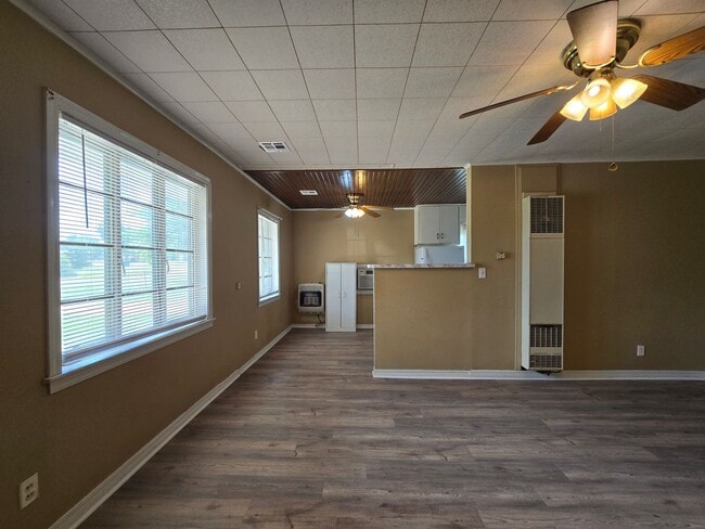 Building Photo - Cute 2 bedroom home near OBU