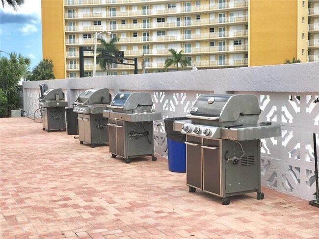 Building Photo - 405 N Ocean Blvd