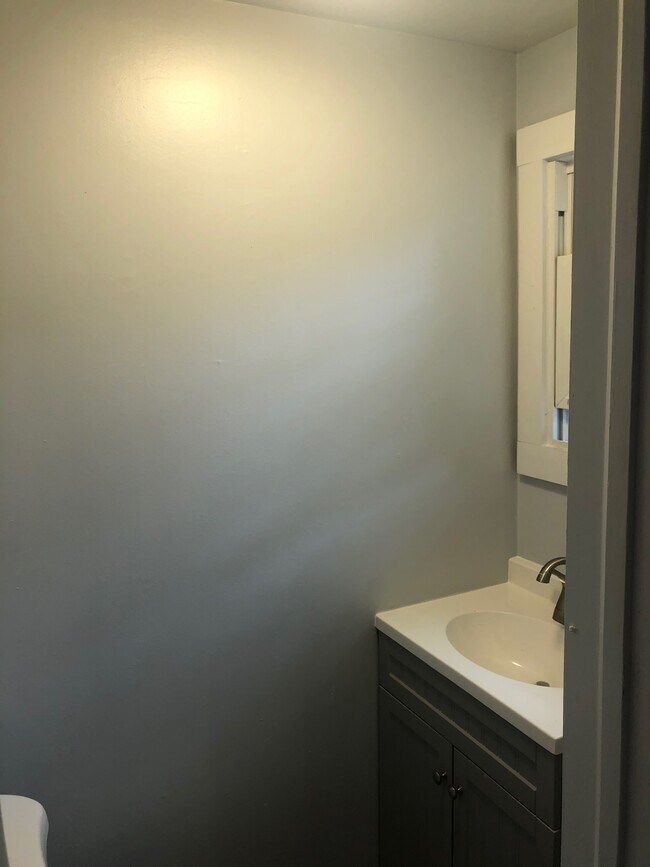 Building Photo - 488 Caroline Street