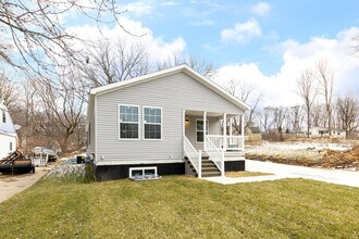 Building Photo - 395 Elder St