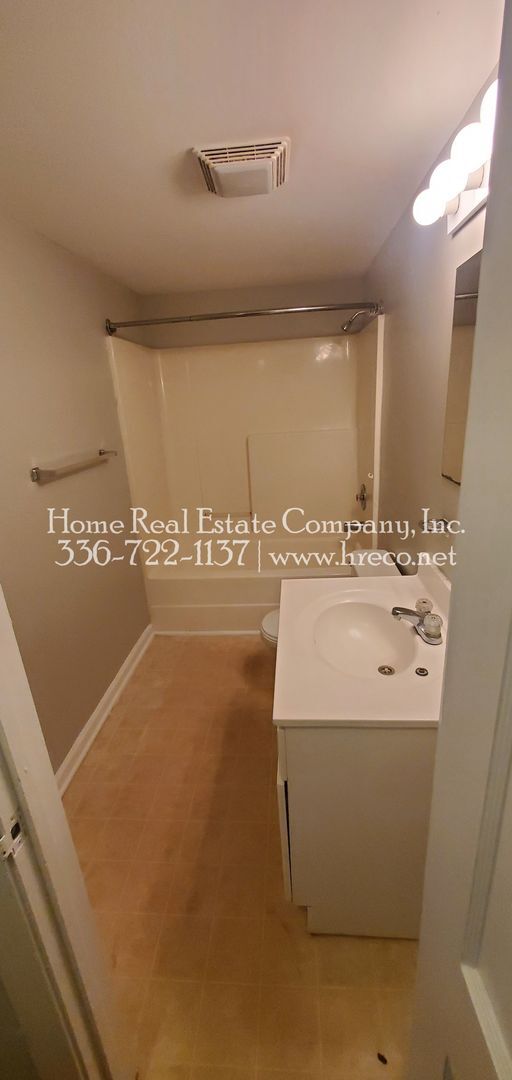 Building Photo - 508 Lester Ln