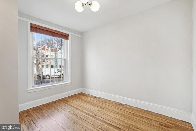 Building Photo - 1221 D St NE