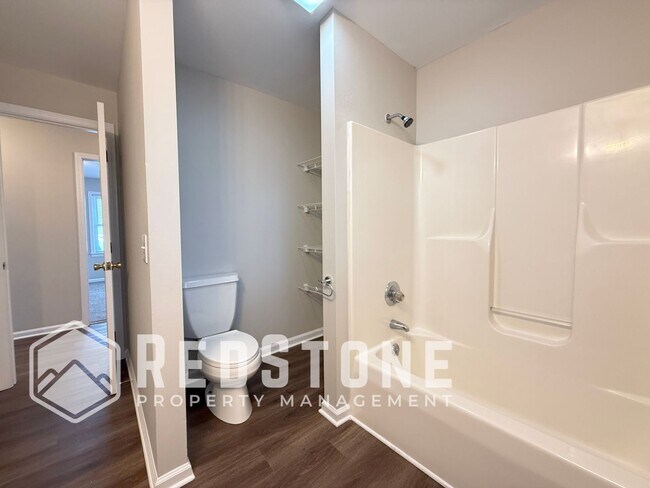 Building Photo - 921 E Haggard Ave