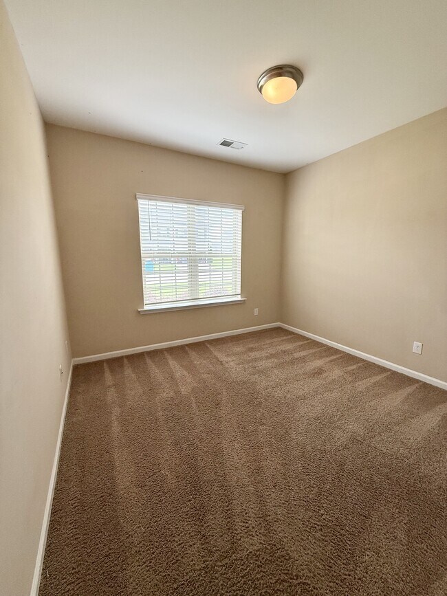 Building Photo - 222 Skyway Dr