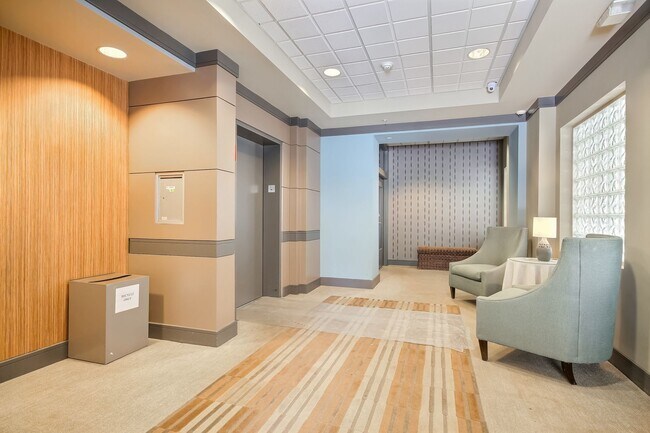 Building Photo - Lake Union View Condo 2 bed Avail 10/1