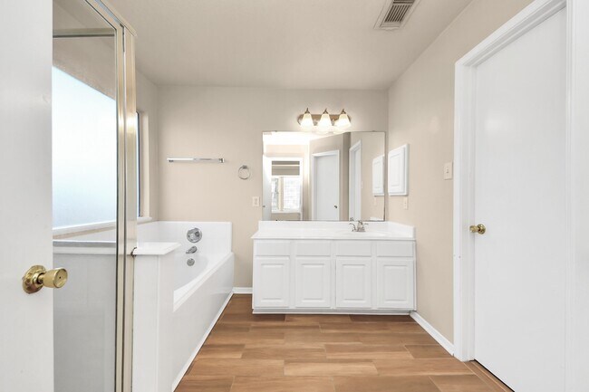 Building Photo - 19438 Juniper Vale Cir