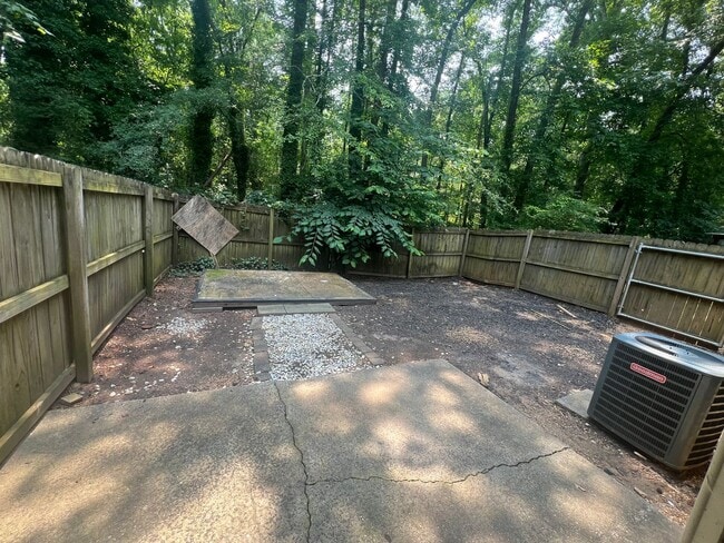 Building Photo - 2 Bedroom 1 Bathroom Duplex in Winterville!