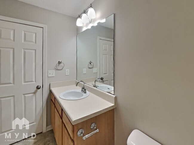 Building Photo - 227 London Dr