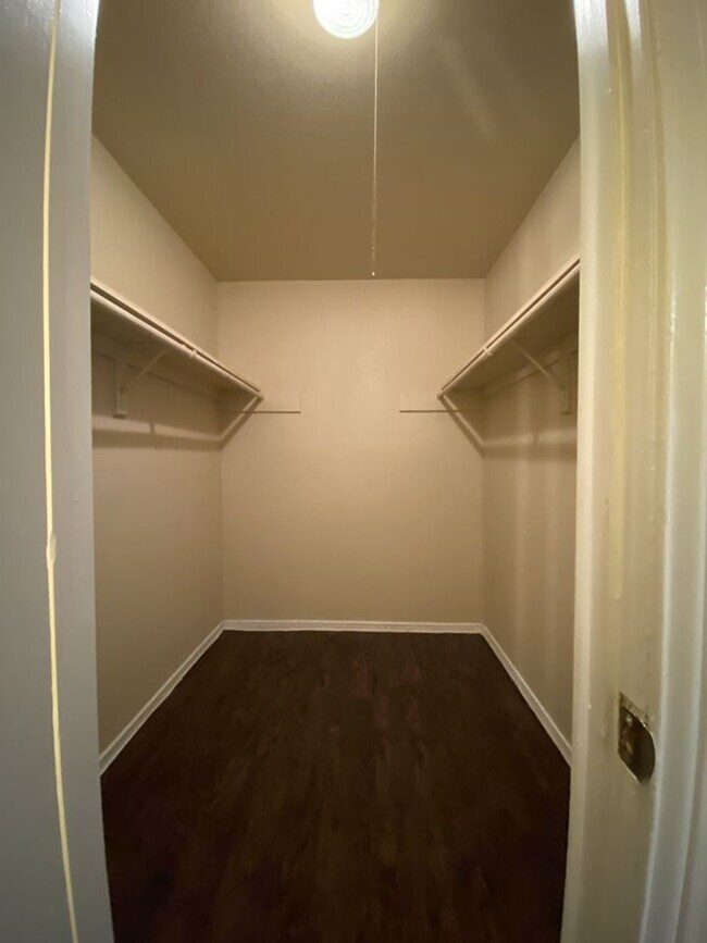 Building Photo - 6760 Calmont Ave