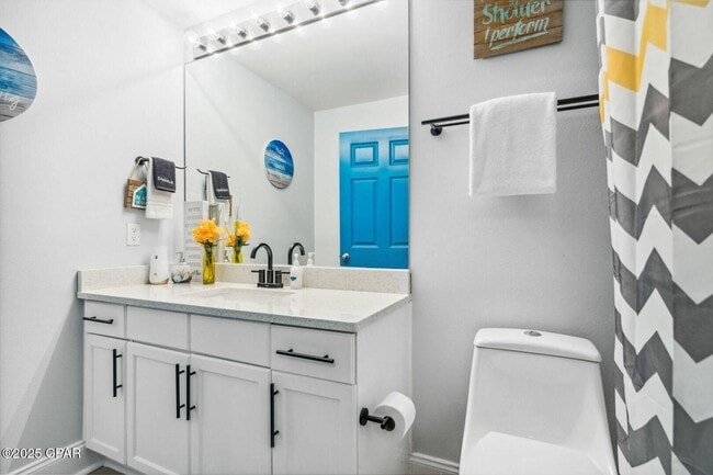 Building Photo - 9860 S Thomas Dr