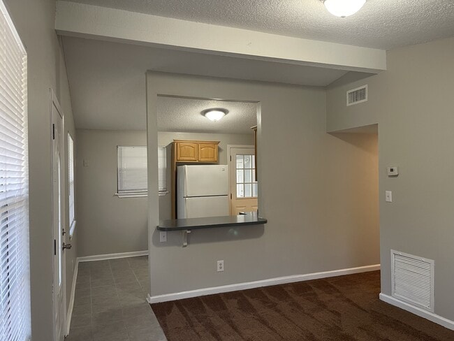 Building Photo - 4633 Shelby Ave