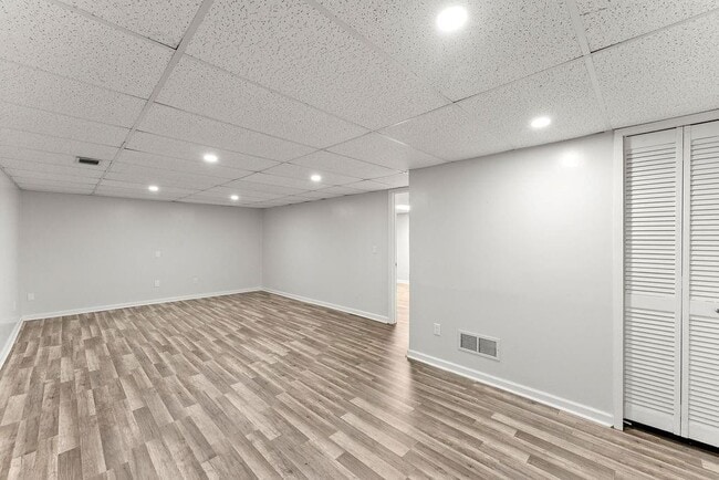 Building Photo - 4035 Thames Dr