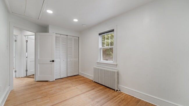 Building Photo - 16 Boxwood Rd