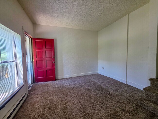 Building Photo - 2 bedroom 2 story Townhouse in Longmont
