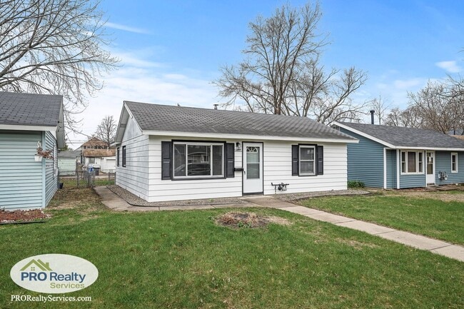 Building Photo - 2 Bedroom Home