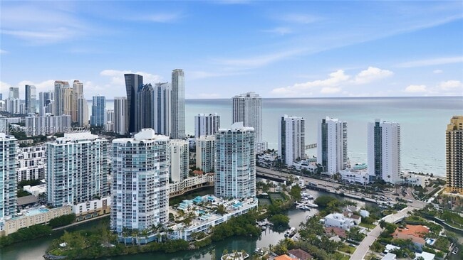 Building Photo - 16500 Collins Ave