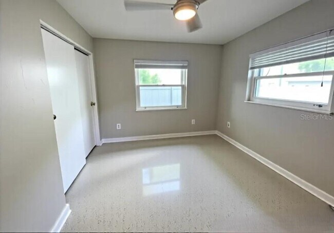 Building Photo - 811 26th Ave N