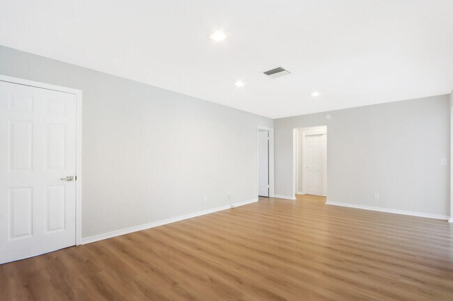 Building Photo - 85 Hickory Hill Rd