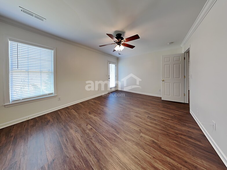 Building Photo - 521 Brummell Ln