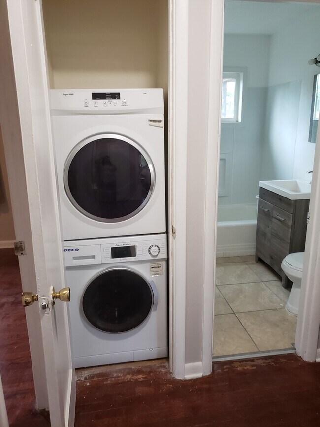 Building Photo - Cute 3 bedroom duplex FOR RENT on Uintah St.