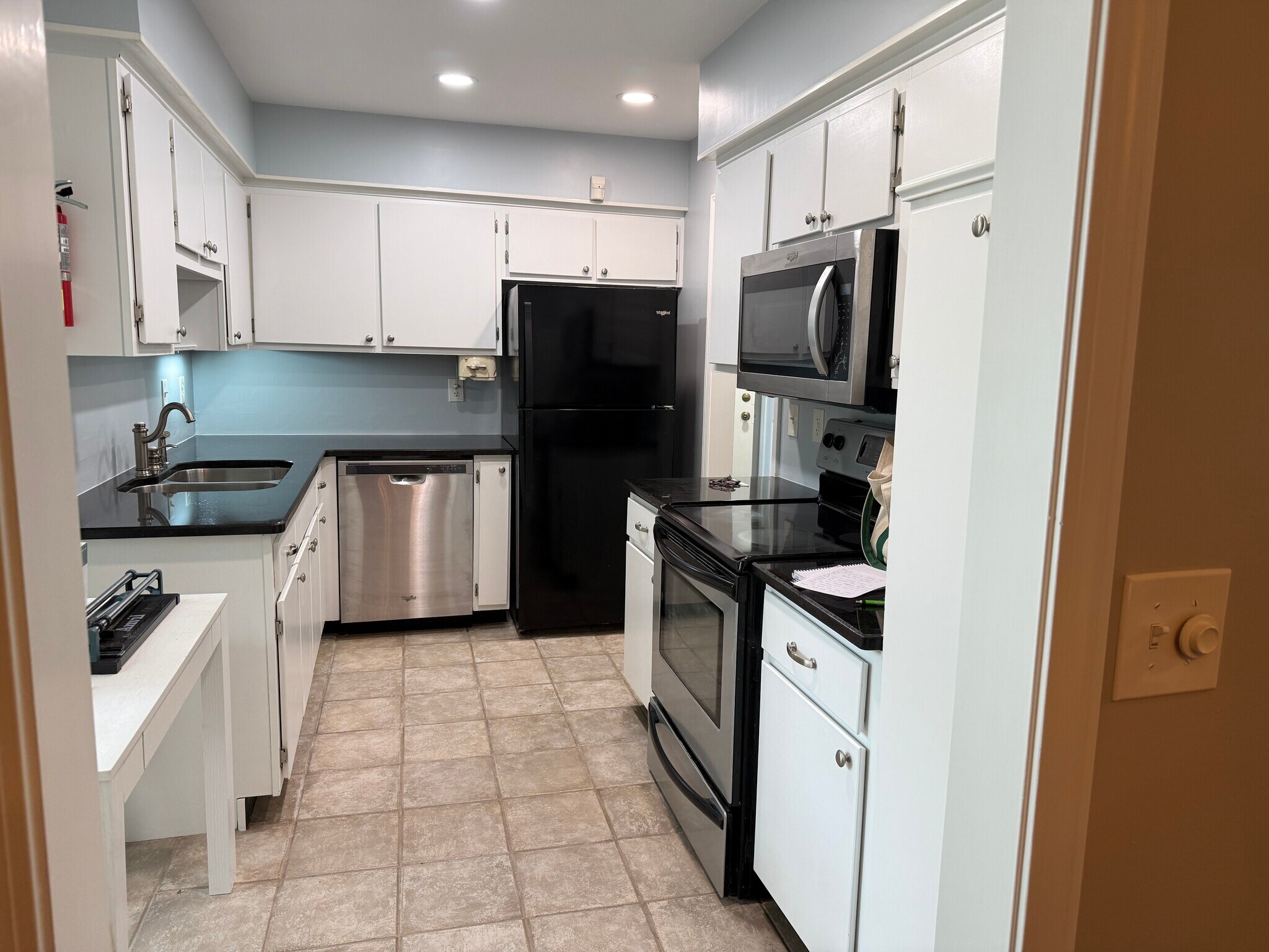 Kitchen view - 226 Hillsboro Pl