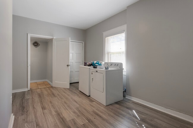 Building Photo - 915 E 29th St