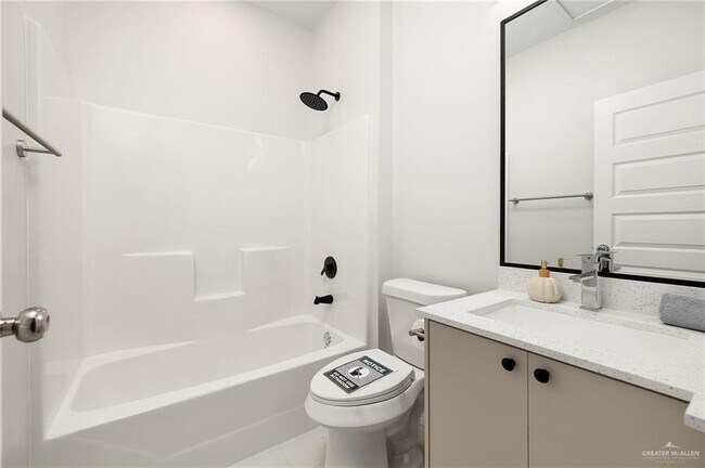 Building Photo - 18 N 43rd St