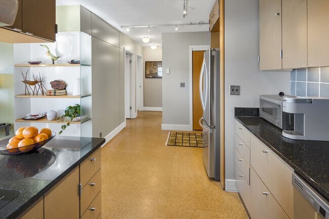 Building Photo - Downtown Anchorage Two Bedroom Two Bath wi...