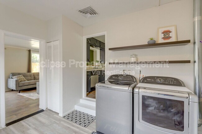 Building Photo - 1228 Bonito Ave