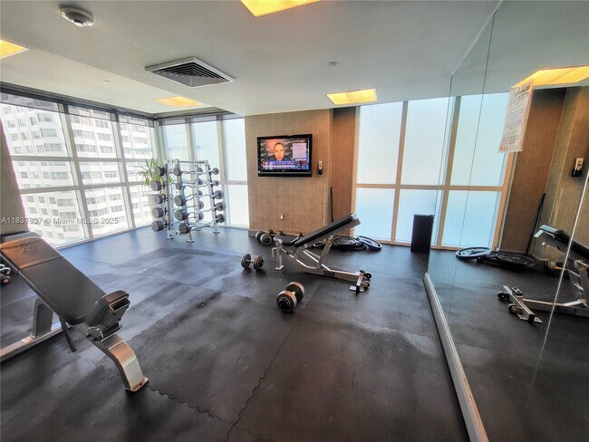 Building Photo - 950 Brickell Bay Dr