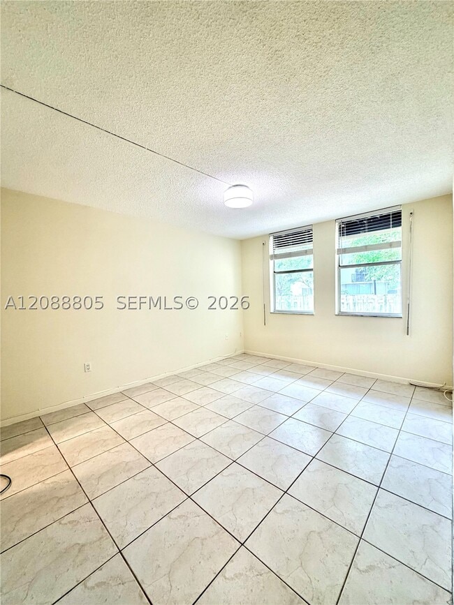 Building Photo - 1655 NE 115th St