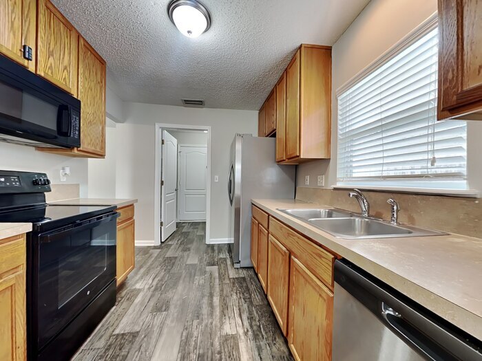Building Photo - 6463 Silk Leaf Ln