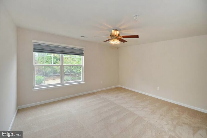 Building Photo - 511 Constellation Sq SE