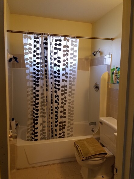 Bathroom - 122 31st Ave N