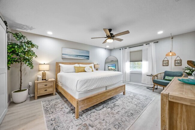 Building Photo - 366 W Osceola Ln