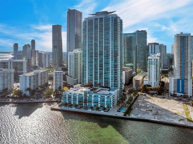 Building Photo - 1331 Brickell Bay Dr