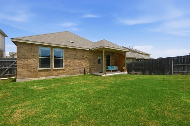 Building Photo - 516 Grace Lilly Dr