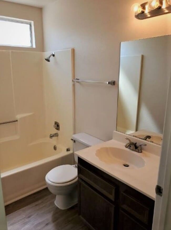 Building Photo - Price Reduced! Spacious 2 Bed, 2 Bath + Bo...