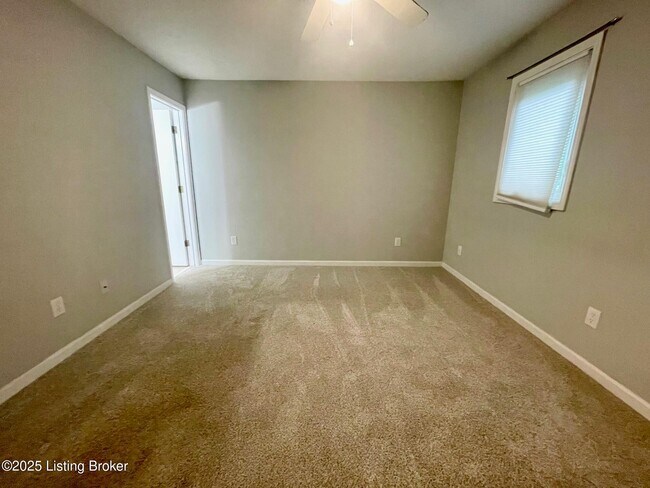 Building Photo - 302 Cres Spring Dr