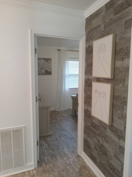 Building Photo - 1901 River Oaks Dr