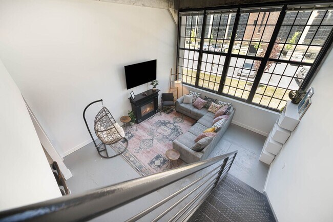 Building Photo - 2 Bedroom 2 Bath Loft Along the Little Mia...