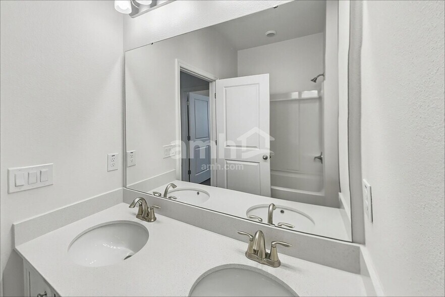 Building Photo - 971 Summer Stone Lp