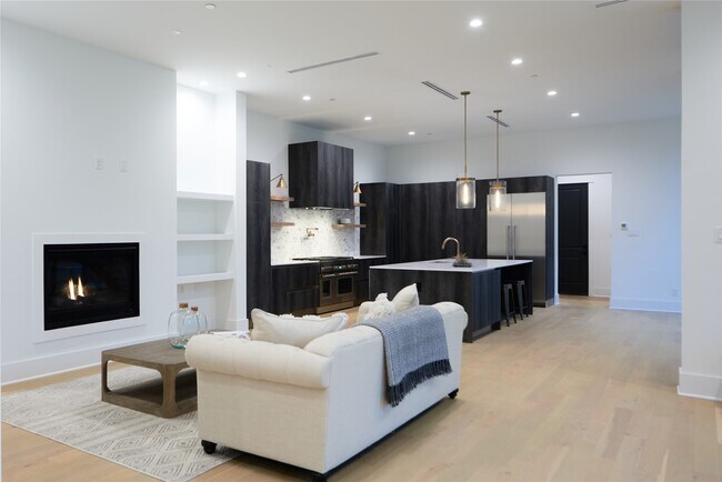 Building Photo - 8926 Croes Dr