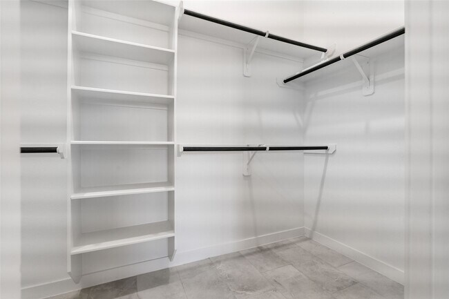 Building Photo - 208 Silverleaf Rd