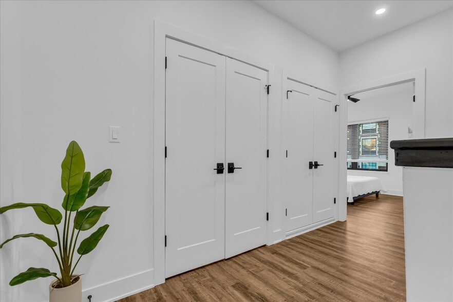 Building Photo - 7536 Churchill St