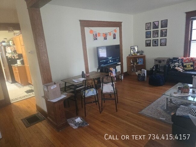 Building Photo - 818 Packard St