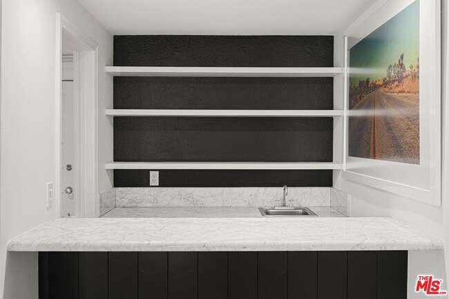 Building Photo - 10671 Holman Ave